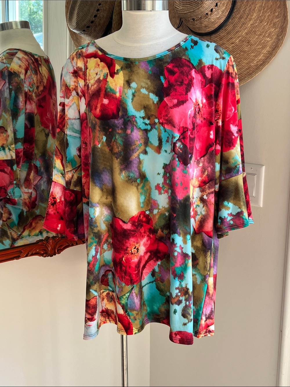 Floral quality Jersey Knit Round neck Top plus sizes.